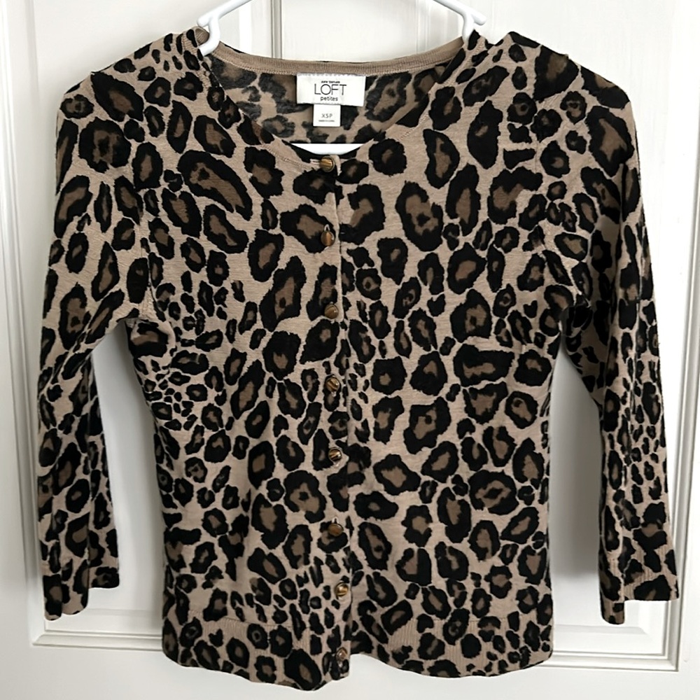 LOFT XS Petite 3/4 sleeve leopard print cardigan